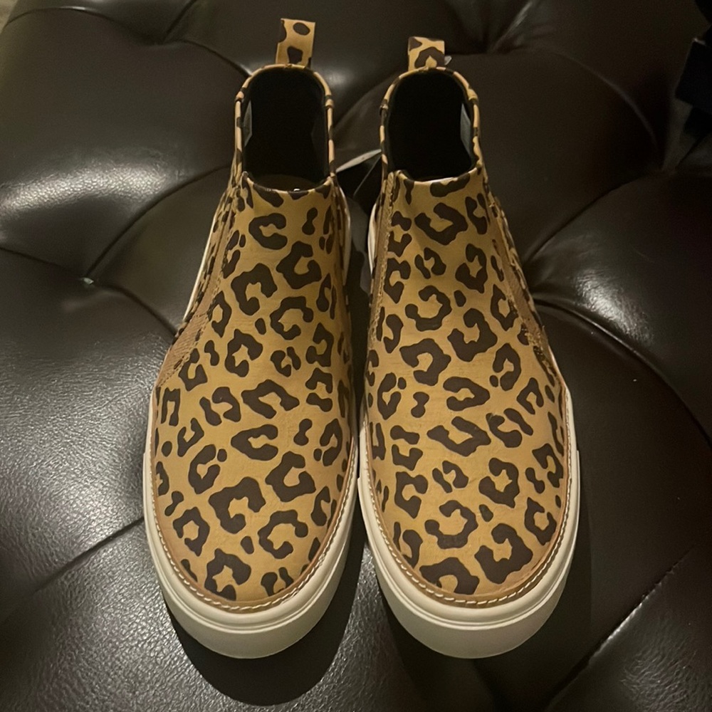Toms Bryce size 7 Doe Leopard Printed Slip Ons. New with tags never worn